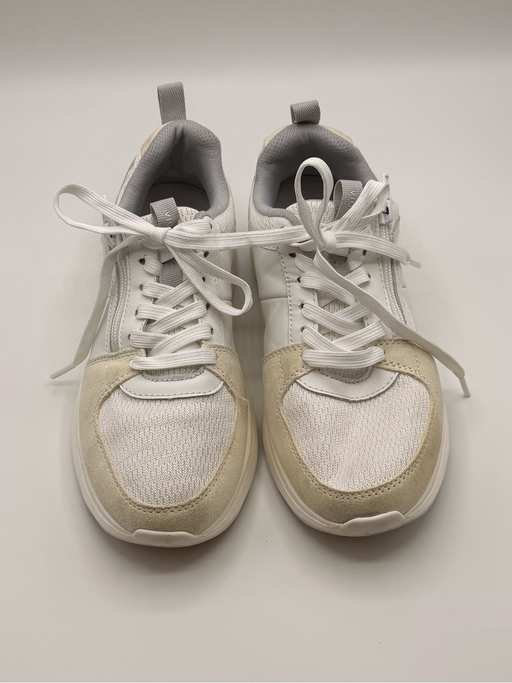 Vionic Women's White and Beige Sneakers